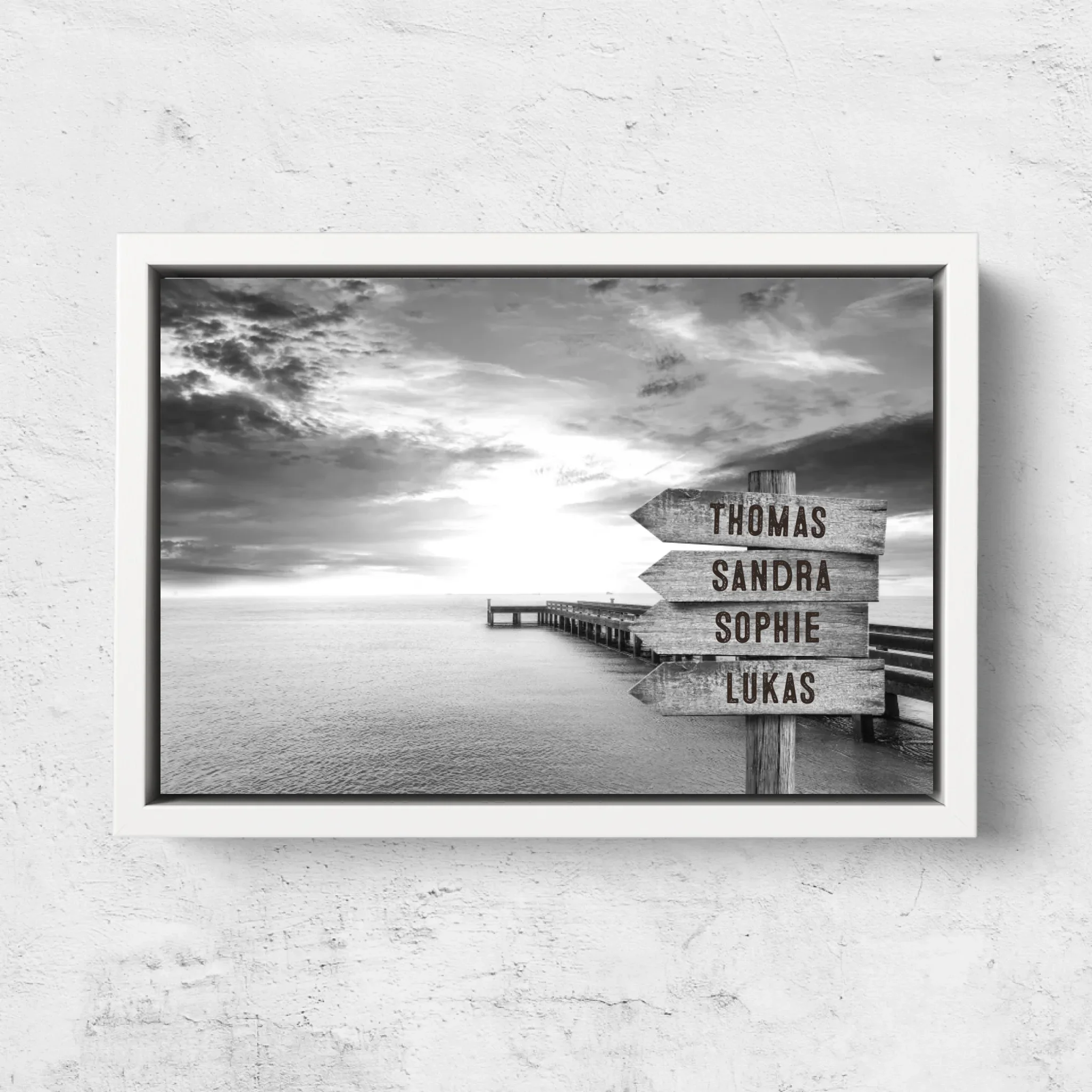 Toile personnalisée "Poteau indicateur sur la passerelle au bord de la mer" - Image 7